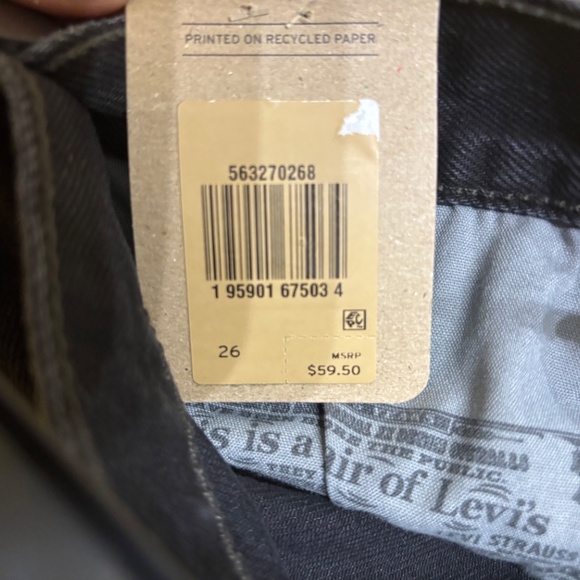 Levi’s Women’s distressed shorts - Picture 4 of 6